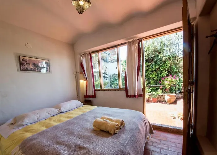Hostal La Casa De La Colina *